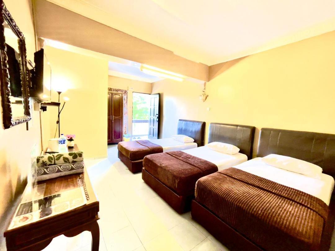 Kemunting Beach Resorts Masjid Tanah Luaran gambar
